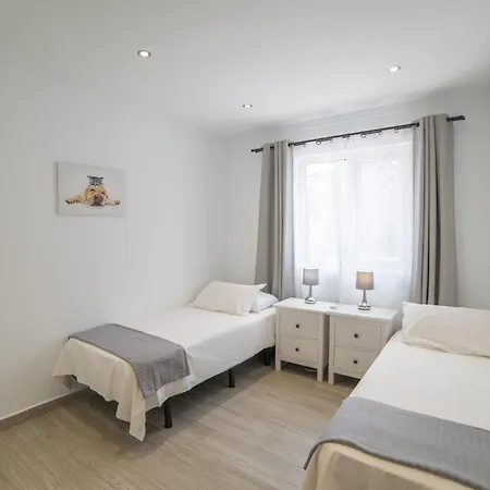 Dazzling 4 Bedrooms Nagini Sun Terrace Hot Tub بلايا بلانكا