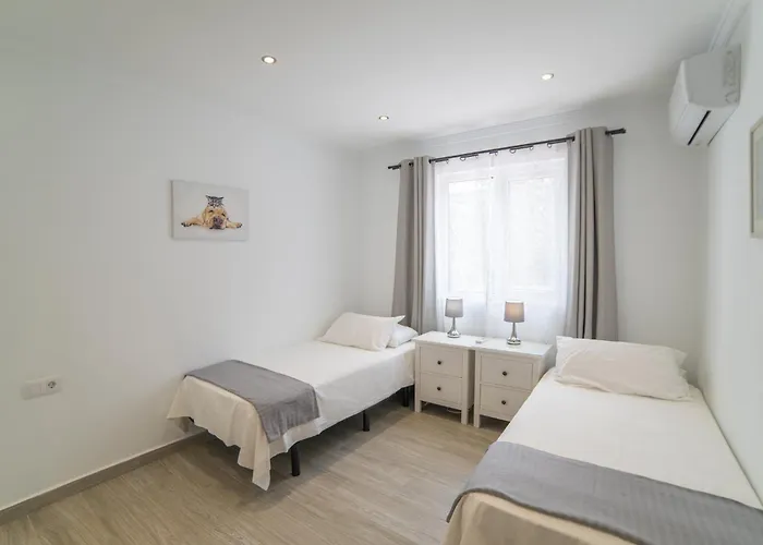 Dazzling 4 Bedrooms Nagini Sun Terrace Hot Tub بلايا بلانكا