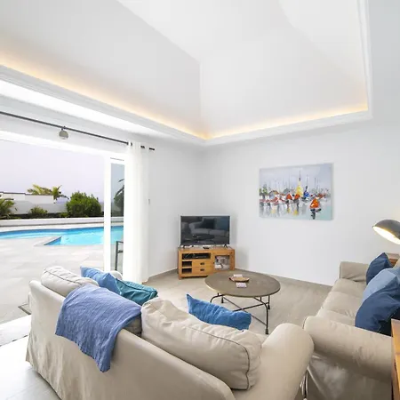 Villa Dazzling 4 Bedrooms Nagini Spacious Furnished Sun Terrace Large Private Outdoor Pool Outdoor Hot Tub Bbq,