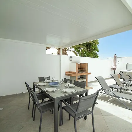 Dazzling 4 Bedrooms Nagini Spacious Furnished Sun Terrace Large Private Outdoor Pool Outdoor Hot Tub Bbq, *