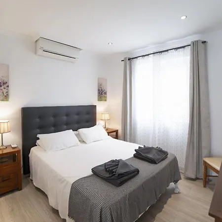Dazzling 4 Bedrooms Nagini Spacious Furnished Sun Terrace Large Private Outdoor Pool Outdoor Hot Tub Bbq, Villa