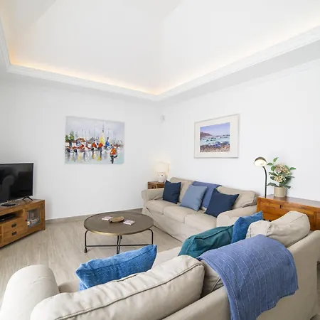Villa Dazzling 4 Bedrooms Nagini Spacious Furnished Sun Terrace Large Private Outdoor Pool Outdoor Hot Tub Bbq,