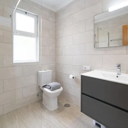 Dazzling 4 Bedrooms Nagini Sun Terrace Hot Tub Βίλα *