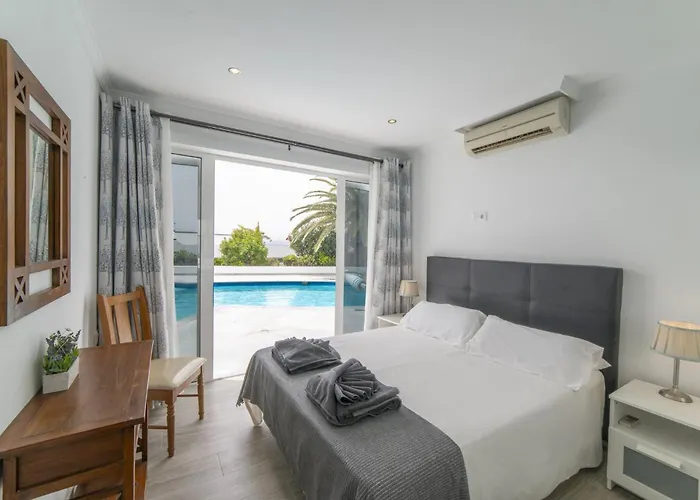 Dazzling 4 Bedrooms Nagini Sun Terrace Hot Tub Villa Playa Blanca (Lanzarote)