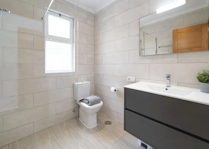 Dazzling 4 Bedrooms Nagini Sun Terrace Hot Tub Villa *