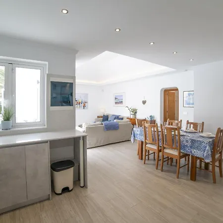 Villa Dazzling 4 Bedrooms Nagini Sun Terrace Hot Tub Playa Blanca (Lanzarote)