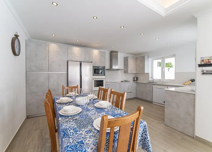 Villa Dazzling 4 Bedrooms Nagini Sun Terrace Hot Tub Playa Blanca (Lanzarote)